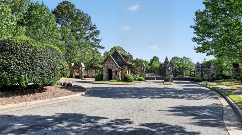 2051 Skybrooke Court Hoschton, Georgia 30548